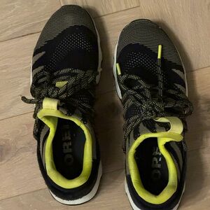 Sorel women’s kinetic sneakers, size 8